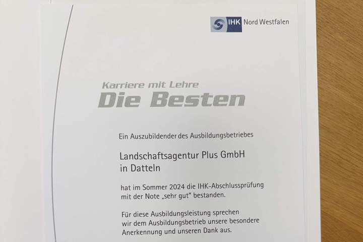 Urkunde der IHK Nord Westfalen lobt das Ausbildungs-Engagement im Betrieb der Landschaftsagentur Plus GmbH