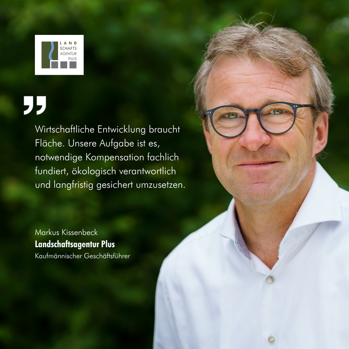 Portrait von Markus Kissenbeck, kaufmännischer Geschäftsführer der Landschaftsagentur Plus in weißem Hemd