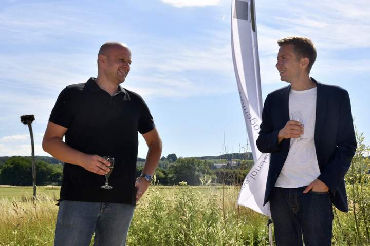 V.l.: Michael Boes, Büroleiter der Landschaftsagentur Plus am Standort Saar mit Umweltstaatssekretär Sebastian Thul V.l.: Michael Boes, Büroleiter der Landschaftsagentur Plus am Standort Saar mit Umweltstaatssekretär Sebastian Thul